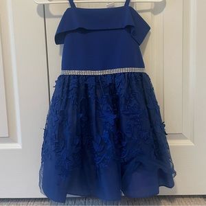 Size 7 girls, and is a gorgeous royal blue color.